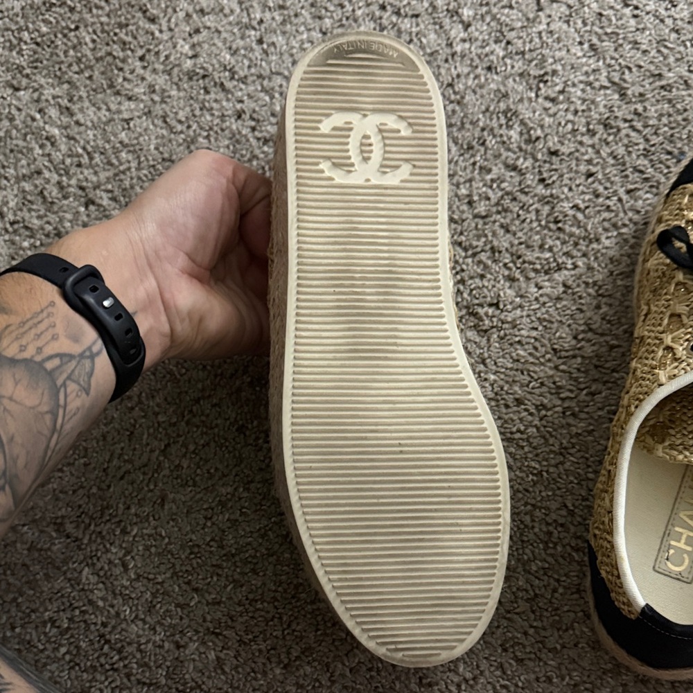 CHANEL Women's Black and Gold Lace Sneakers - Picture 4 of 11